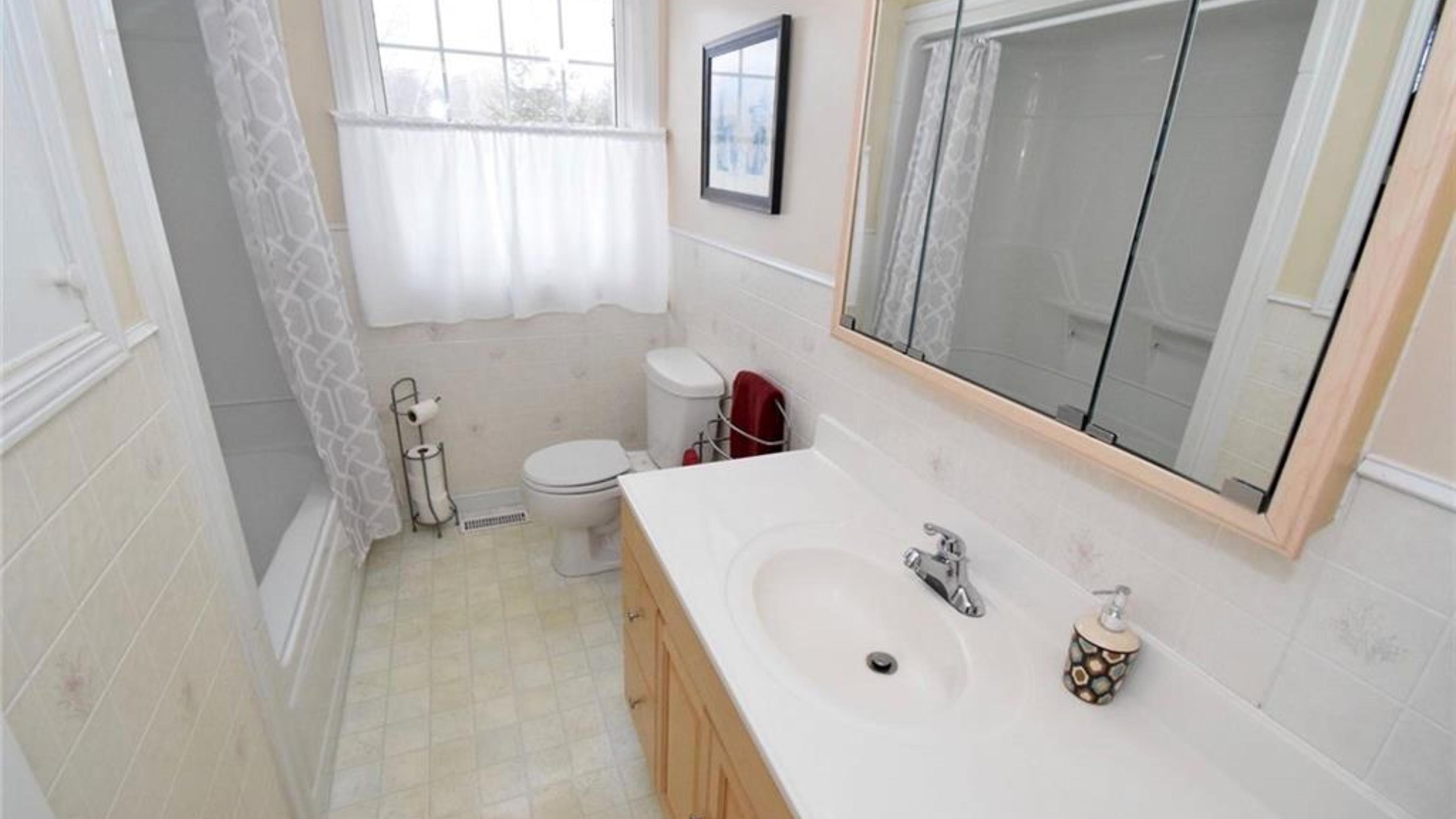 5 Loyalist Court, Niagara on the Lake Our Listings NiagaraontheLake Realty